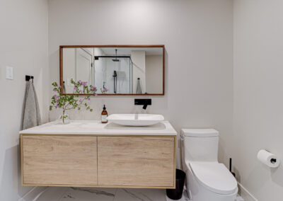 salle de bain moderne rénovée